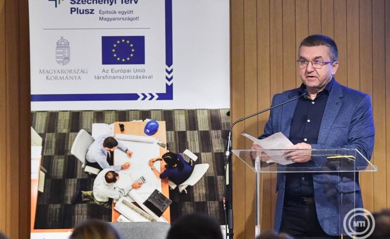 A kormány több mint 4 milliárd forinttal támogatja a vállalkozások dolgozói létszámának és kapacitásának növelését