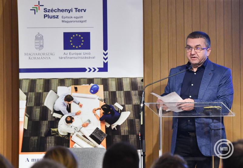 A kormány több mint 4 milliárd forinttal támogatja a vállalkozások dolgozói létszámának és kapacitásának növelését