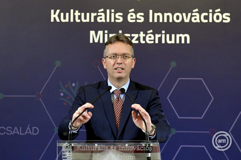 Megduplázza a kormány a családi adókedvezményt a jövő év elejéig