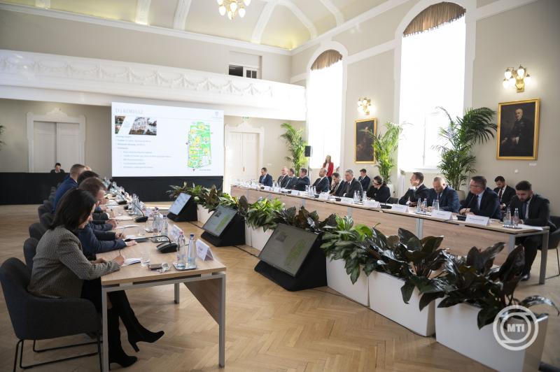 Hatsávossá bővül az M1-es autópálya Győrig