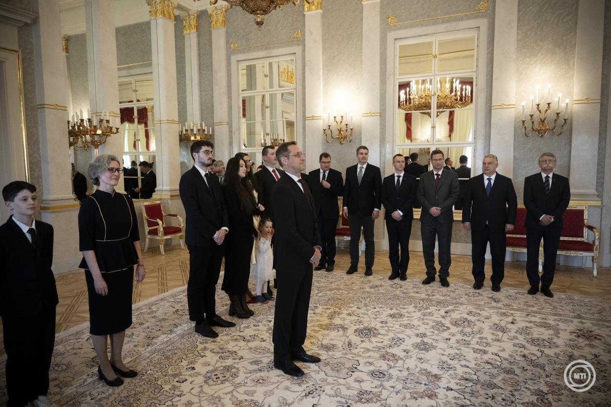 Letette a hivatali esküt Varga Mihály