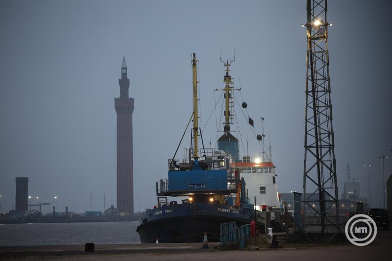 Még mindig ég az Északi-tengeren összeütközött hajók egyike