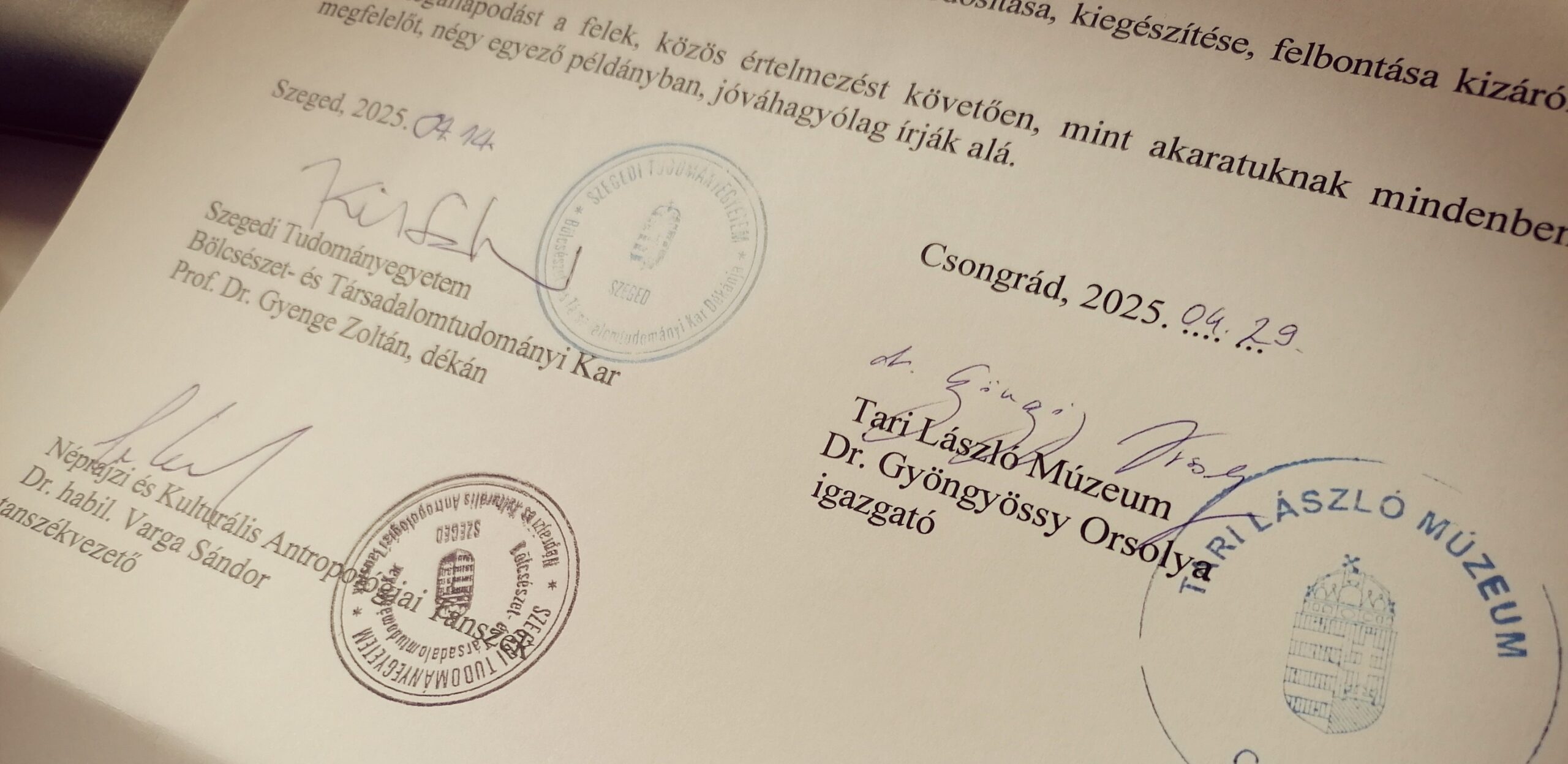 Együtt a jövő néprajzosaiért – együttműködési megállapodást kötött a Tari László Múzeum és az SZTE