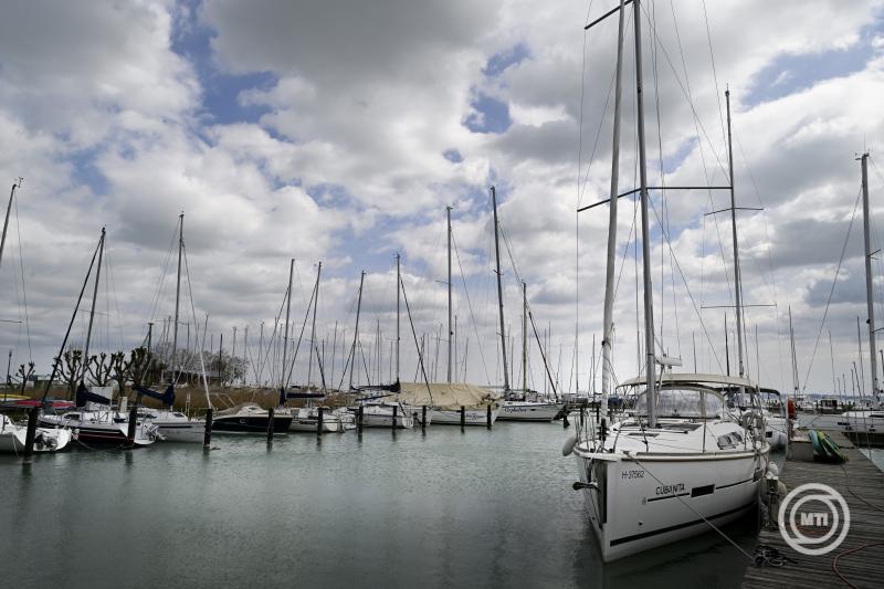 17 Celsius-fokos eltérés volt pénteken az ország kelet és nyugati része között