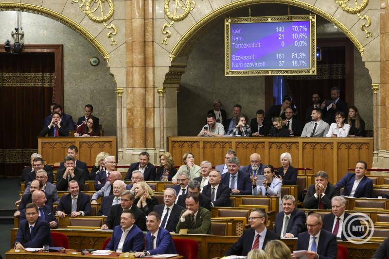 Közel húsz törvényjavaslatot vitat meg a parlament