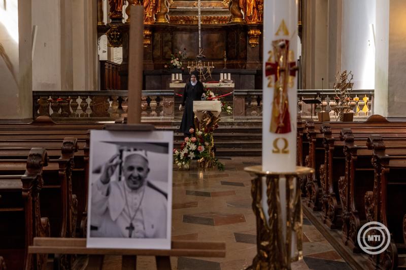 Vatican News: gyorsan érte a halál a pápát