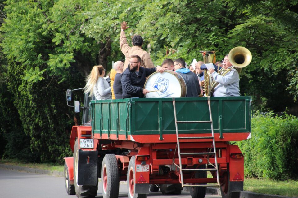 Zenével ébresztik Csongrádot május 1-jén a fúvósok