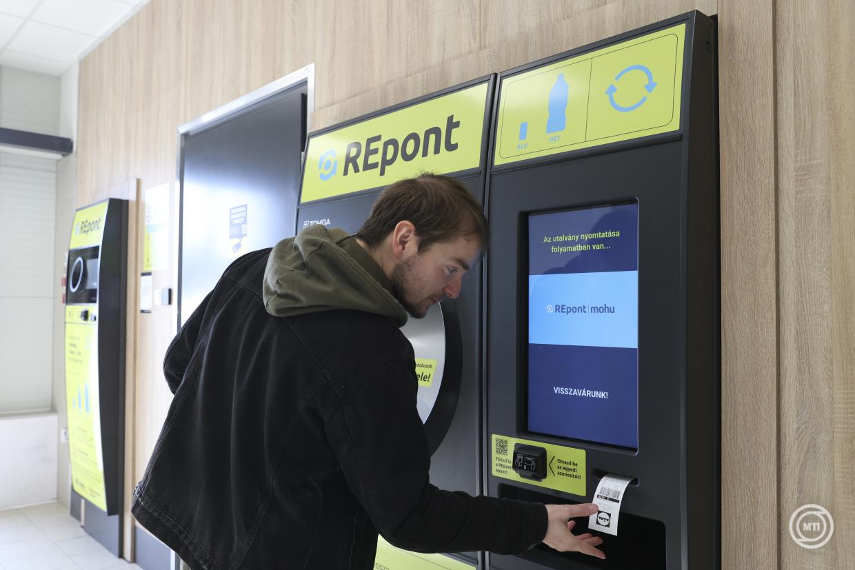 Kétmilliárd PET-palackot, fémdobozt és üveget váltottak vissza az indulás óta a REpont rendszerén keresztül