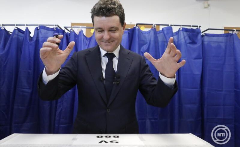 Román elnökválasztás – Nicusor Dan: nem a pártoknak, hanem a társadalomnak kell irányt választani Románia számára