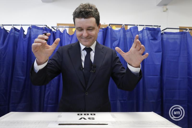 Román elnökválasztás – Nicusor Dan: nem a pártoknak, hanem a társadalomnak kell irányt választani Románia számára