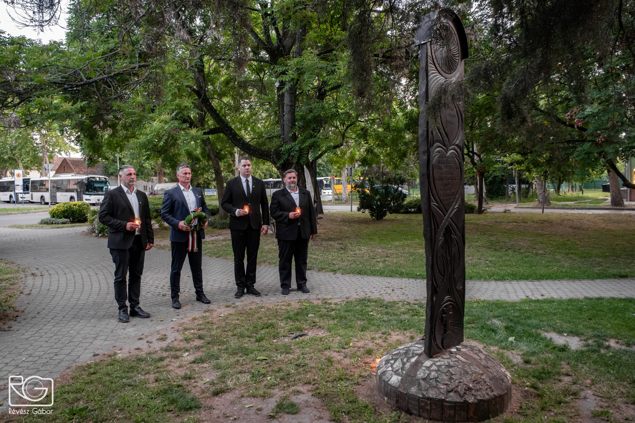 2025-ben is csak a Mi Hazánk Mozgalom koszorúzott a Trianon-kopjafánál Csongrádon