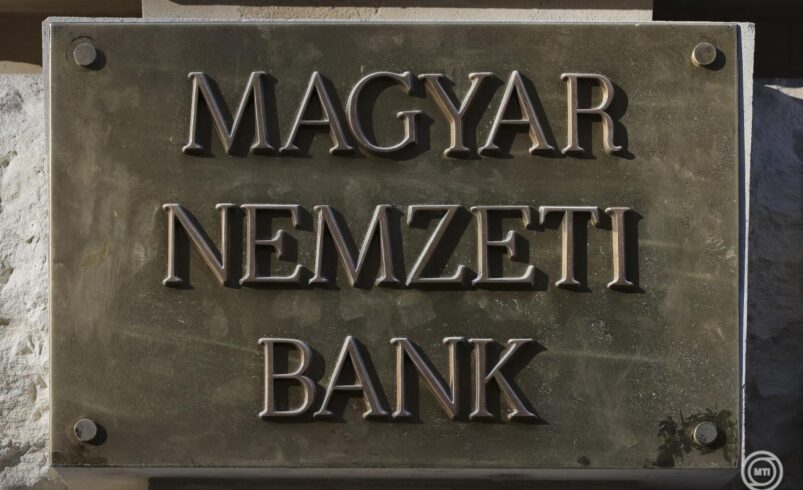 A jegybank nevével visszaélő csalókra figyelmeztet az MNB