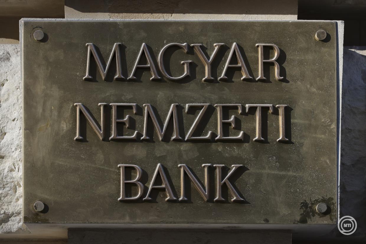 A jegybank nevével visszaélő csalókra figyelmeztet az MNB