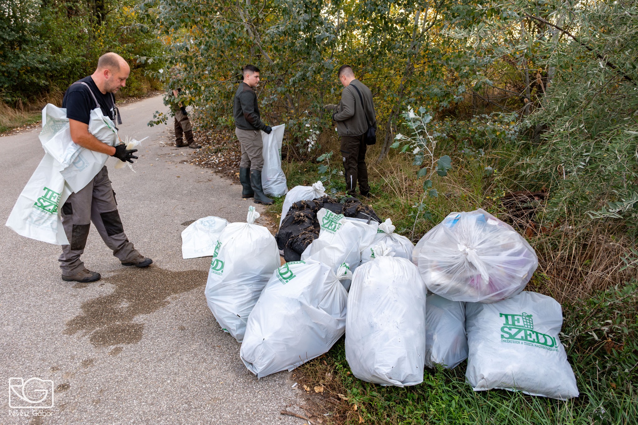 Diákok szedték a szemetet Csongrádon
